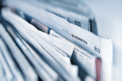 Journaux économiques pour illustrer la croissance française et les valeurs de rendement